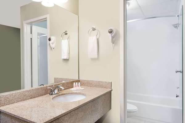  - Days Inn Bradley Airport Windsor Locks