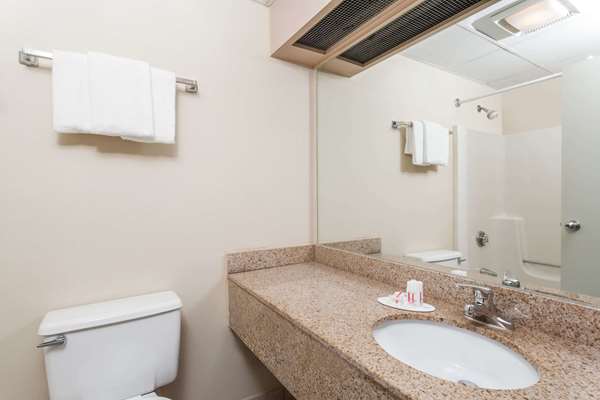  - Days Inn Bradley Airport Windsor Locks