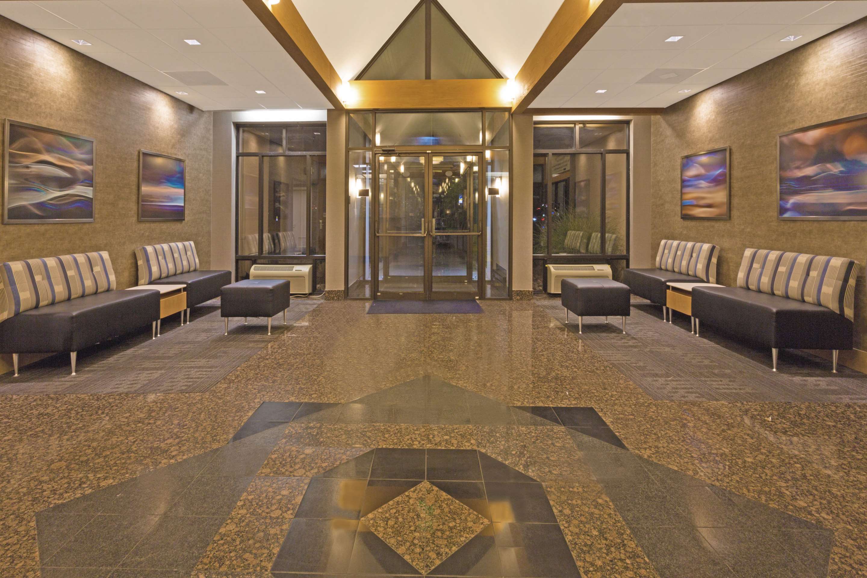 Lobby | Days Inn by Wyndham Lanham Washington DC