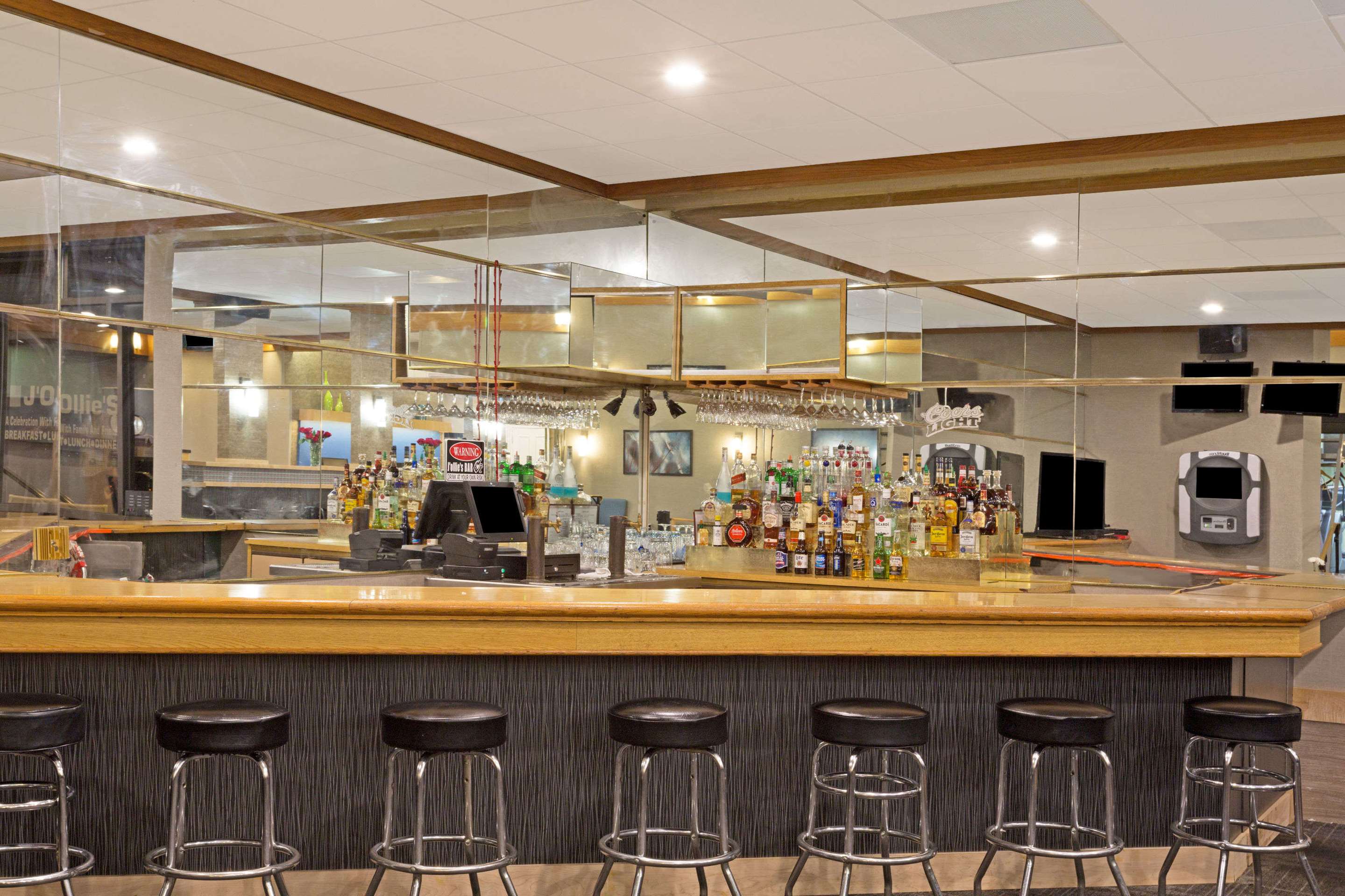Bar | Days Inn by Wyndham Lanham Washington DC