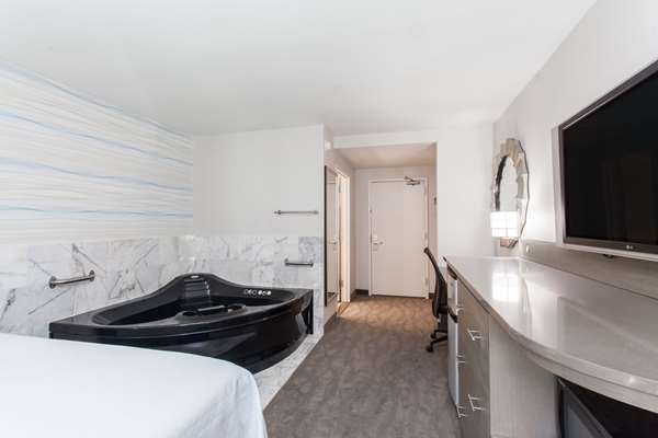 Suite - Days Inn Lanham - I-95 & I-495, Exit 20