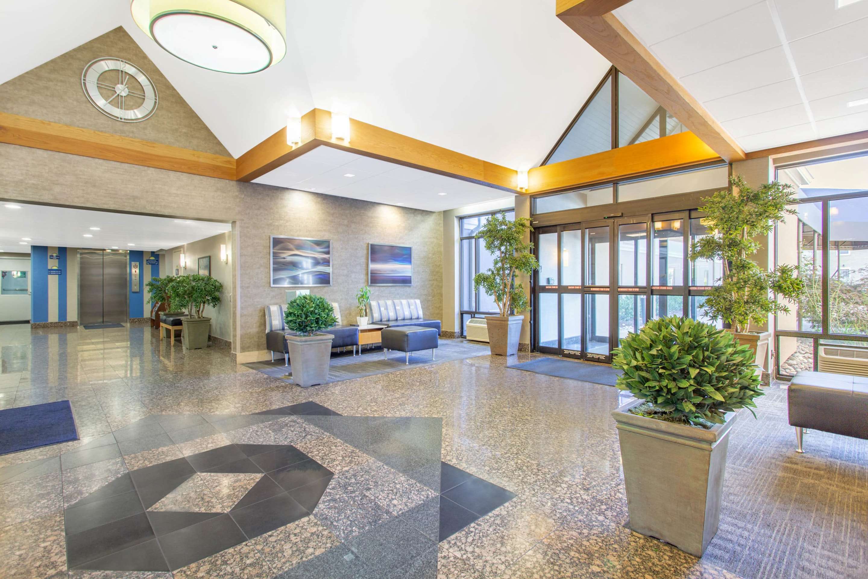 Lobby | Days Inn by Wyndham Lanham Washington DC