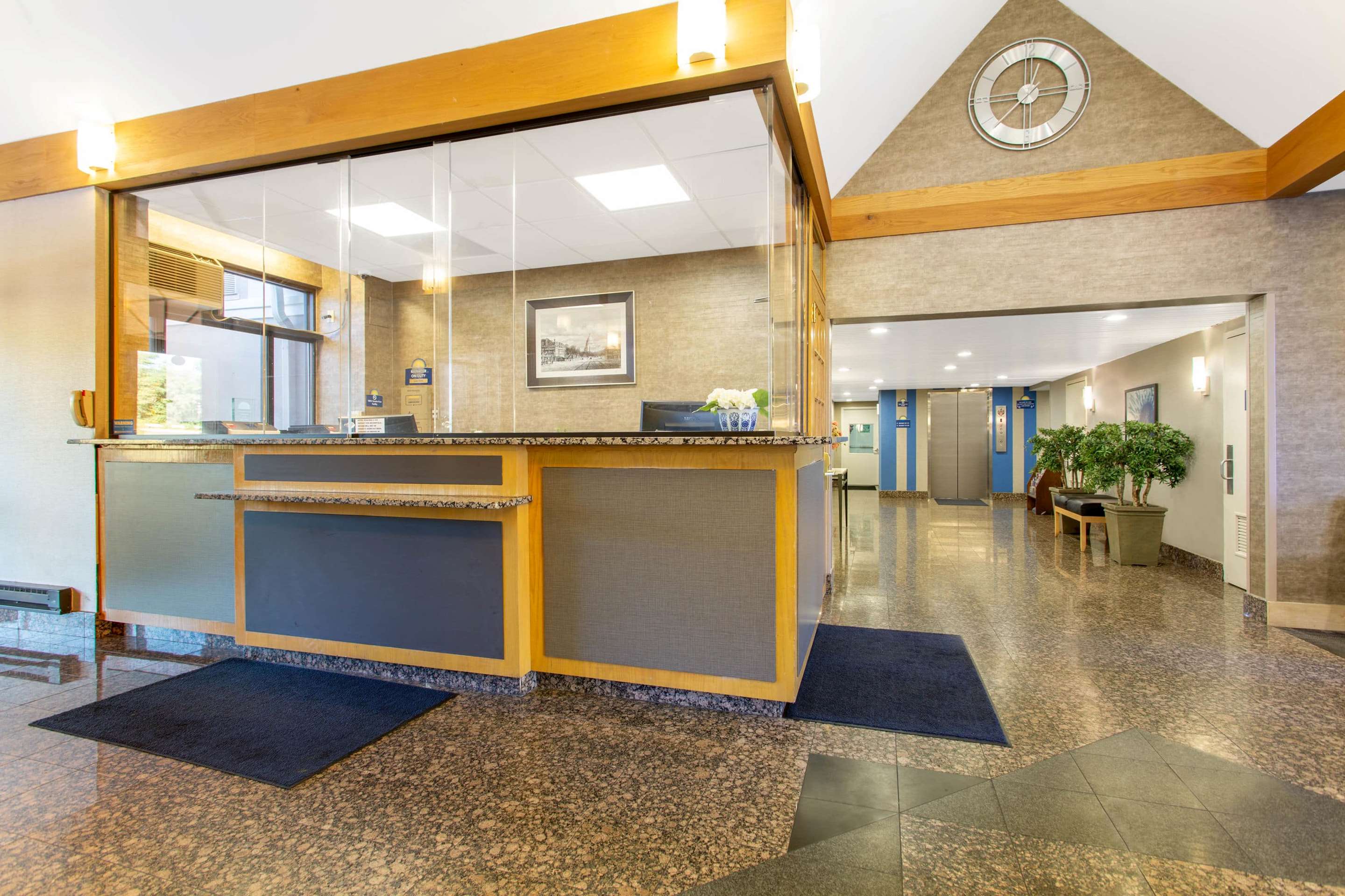 Lobby | Days Inn by Wyndham Lanham Washington DC