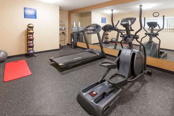 Fitness/ Exercise Room - Days Inn Kent - I-76, Exit 33