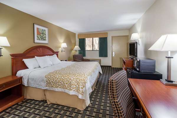  - Days Inn Kent - I-76, Exit 33