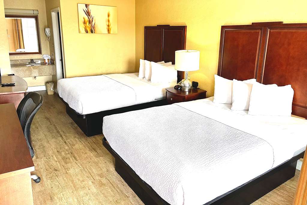 DAYS INN BY WYNDHAM, FORT WALTON BE-guestroom-Guest Room,On-Site.jpg
