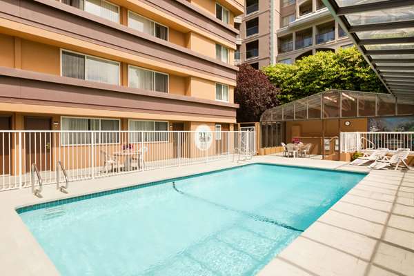 Pool - Days Inn Victoria on the Harbour