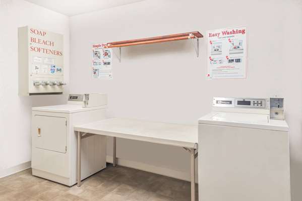 Amenities - Days Inn Hannibal