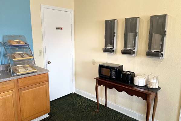 Amenities - Days Inn Hannibal