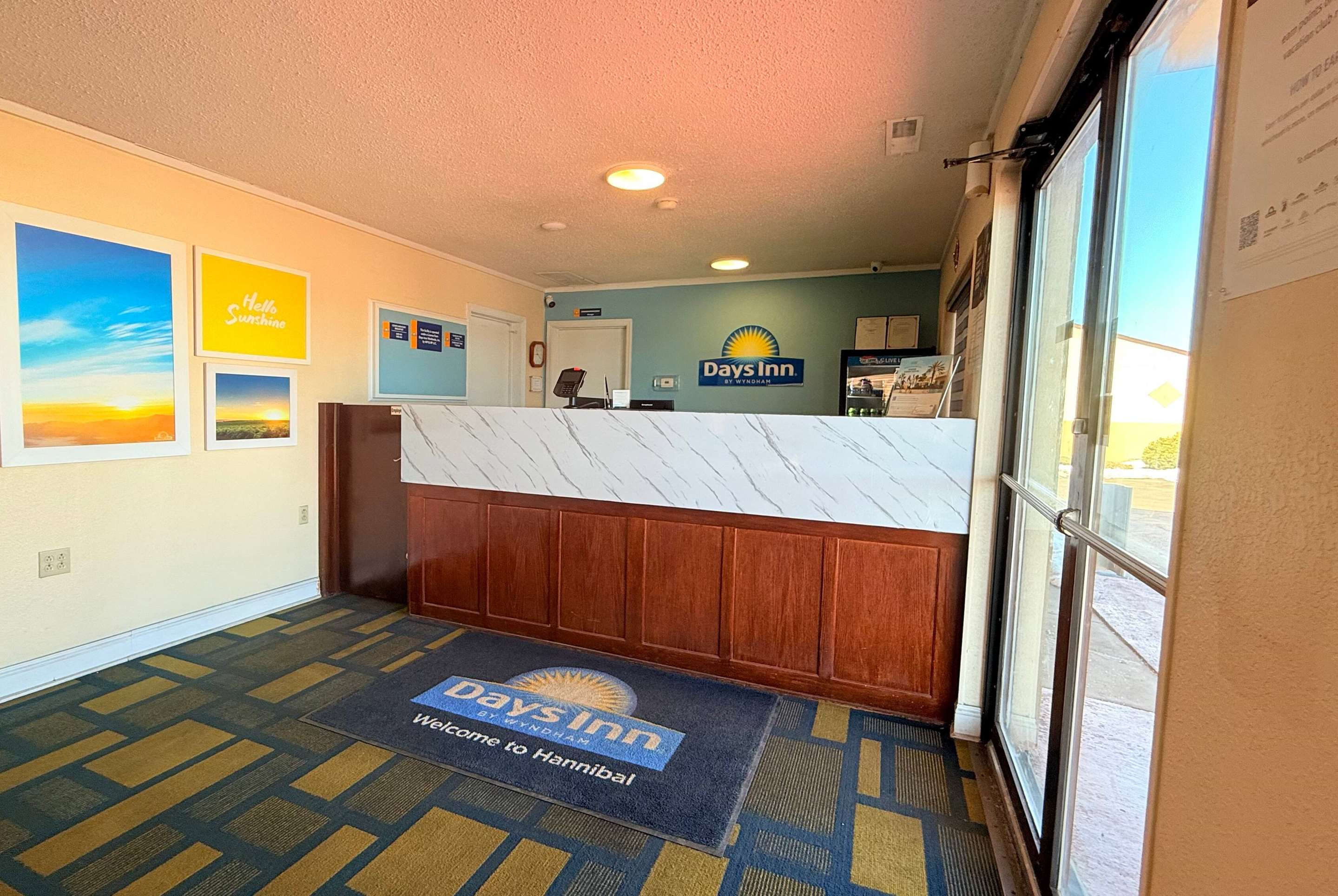 Lobby | Days Inn by Wyndham Hannibal