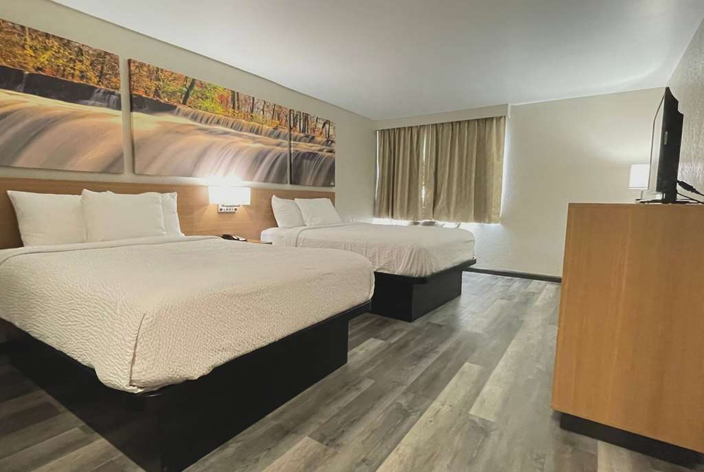 DAYS INN BY WYNDHAM COLUMBUS IN-guestroom-Guest Room,On-Site.jpg