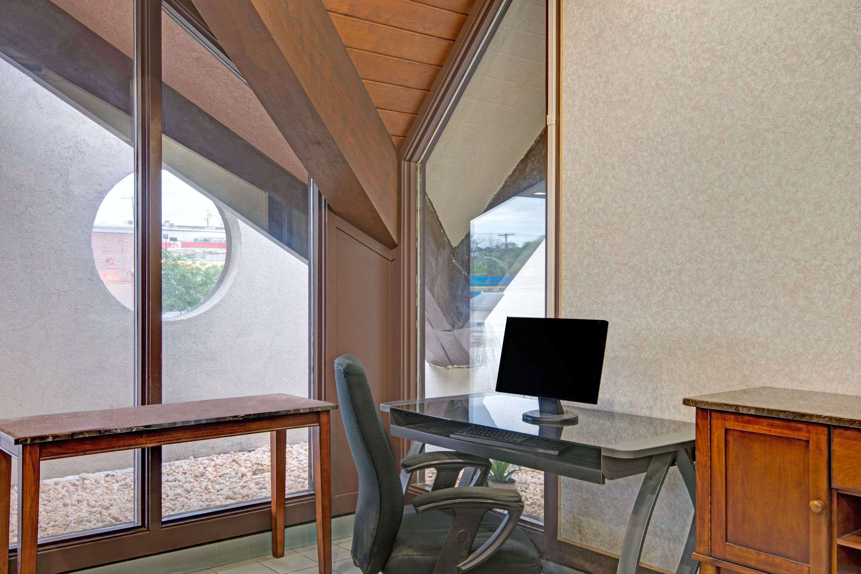 Business Center | Days Inn by Wyndham Washington