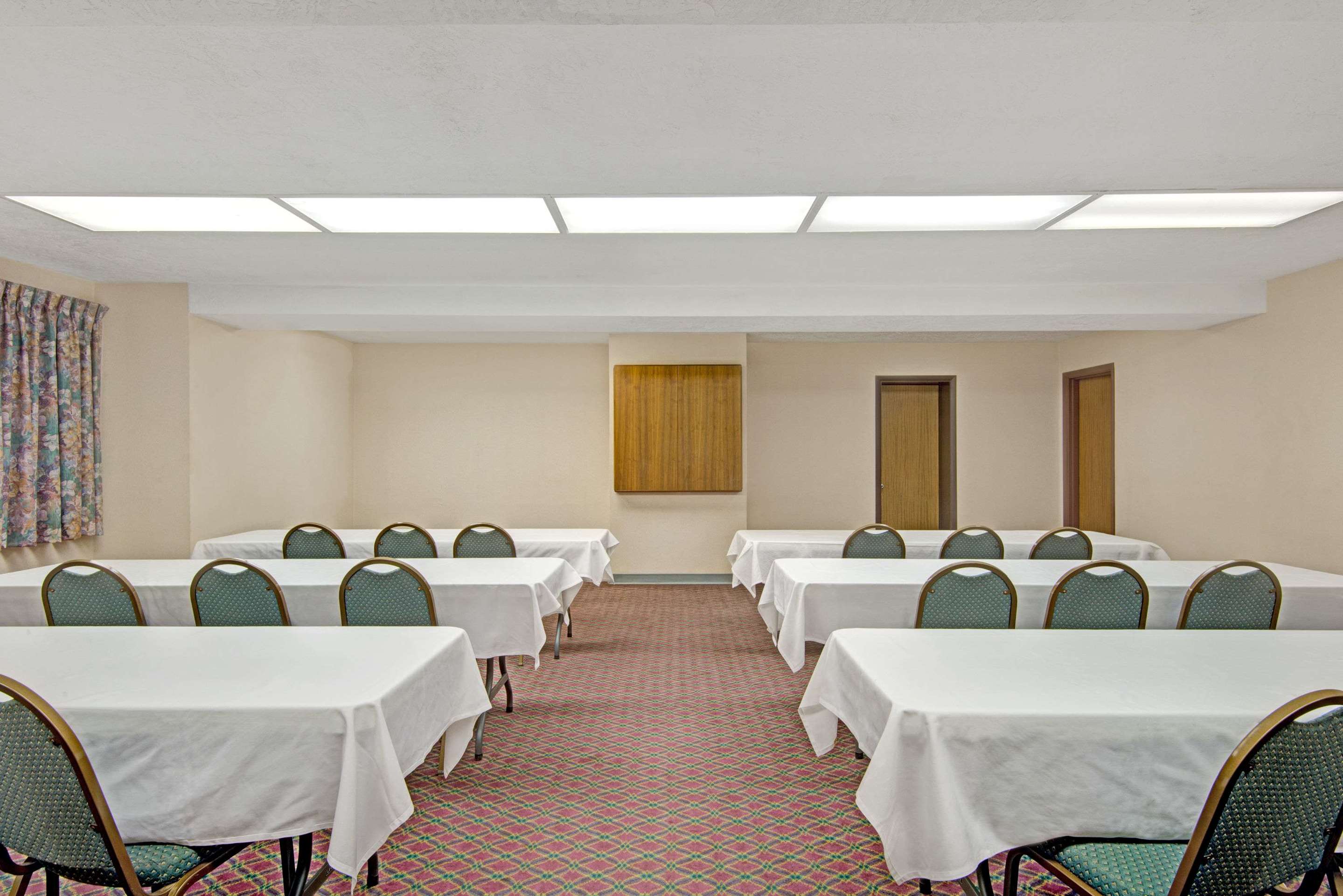 Meeting Room | Days Inn by Wyndham Washington