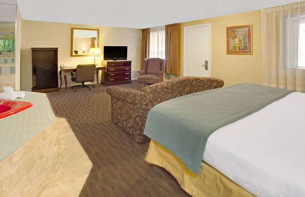 Suite - Days Inn Silver Spring