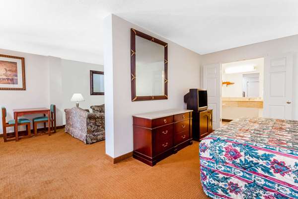 Suite - Days Inn Owensboro