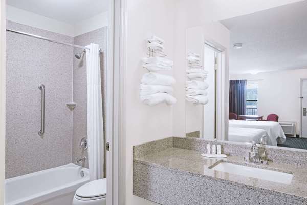  - Days Inn Wytheville - I-77 & I-81, Exit 73