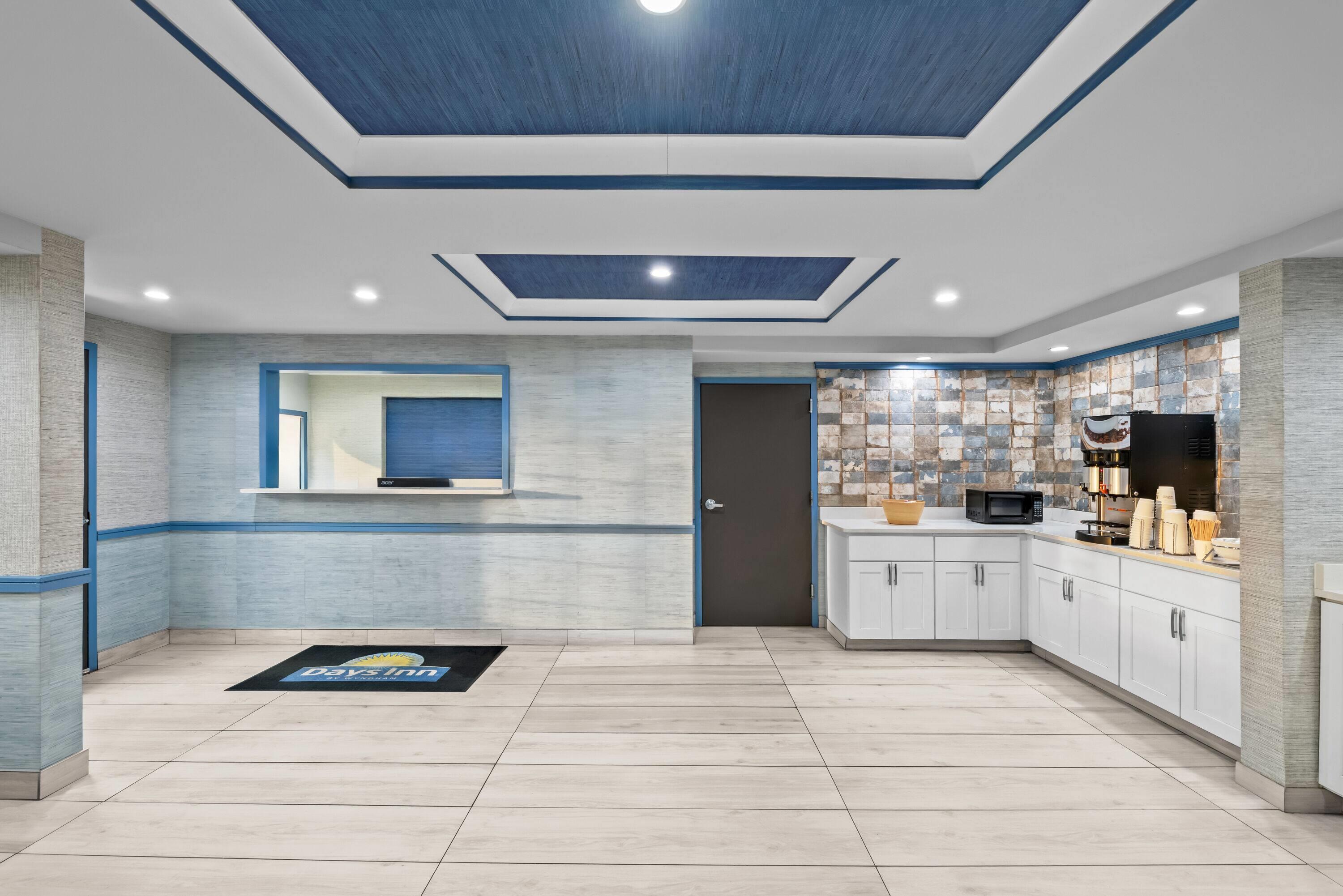 Lobby | Days Inn by Wyndham Chesapeake
