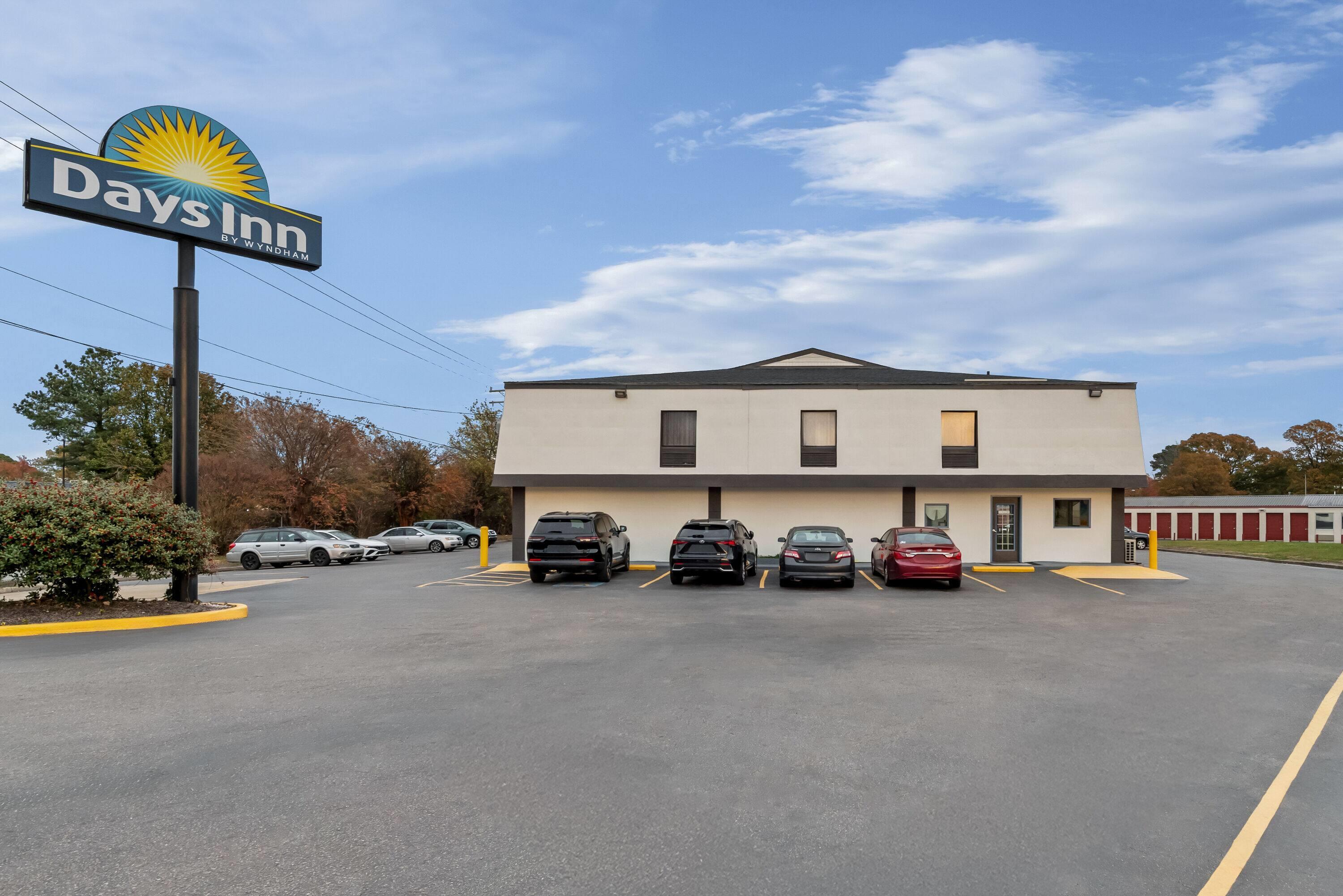 Exterior | Days Inn by Wyndham Chesapeake