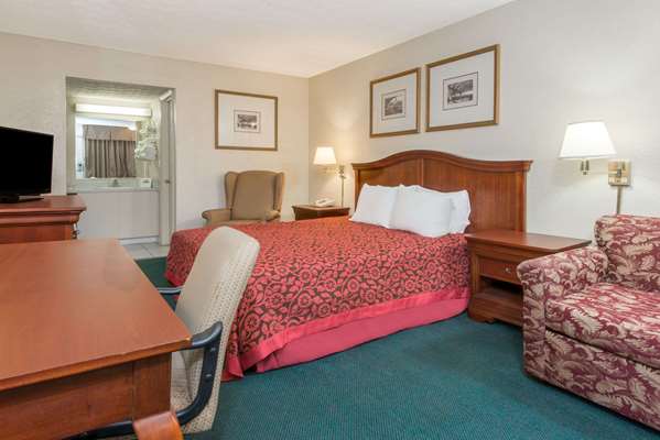 Suite - Days Inn Airport North Dayton - I-75, Exit 59