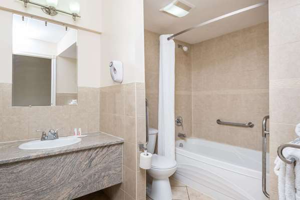  - Super 8 Hotel Cambridge