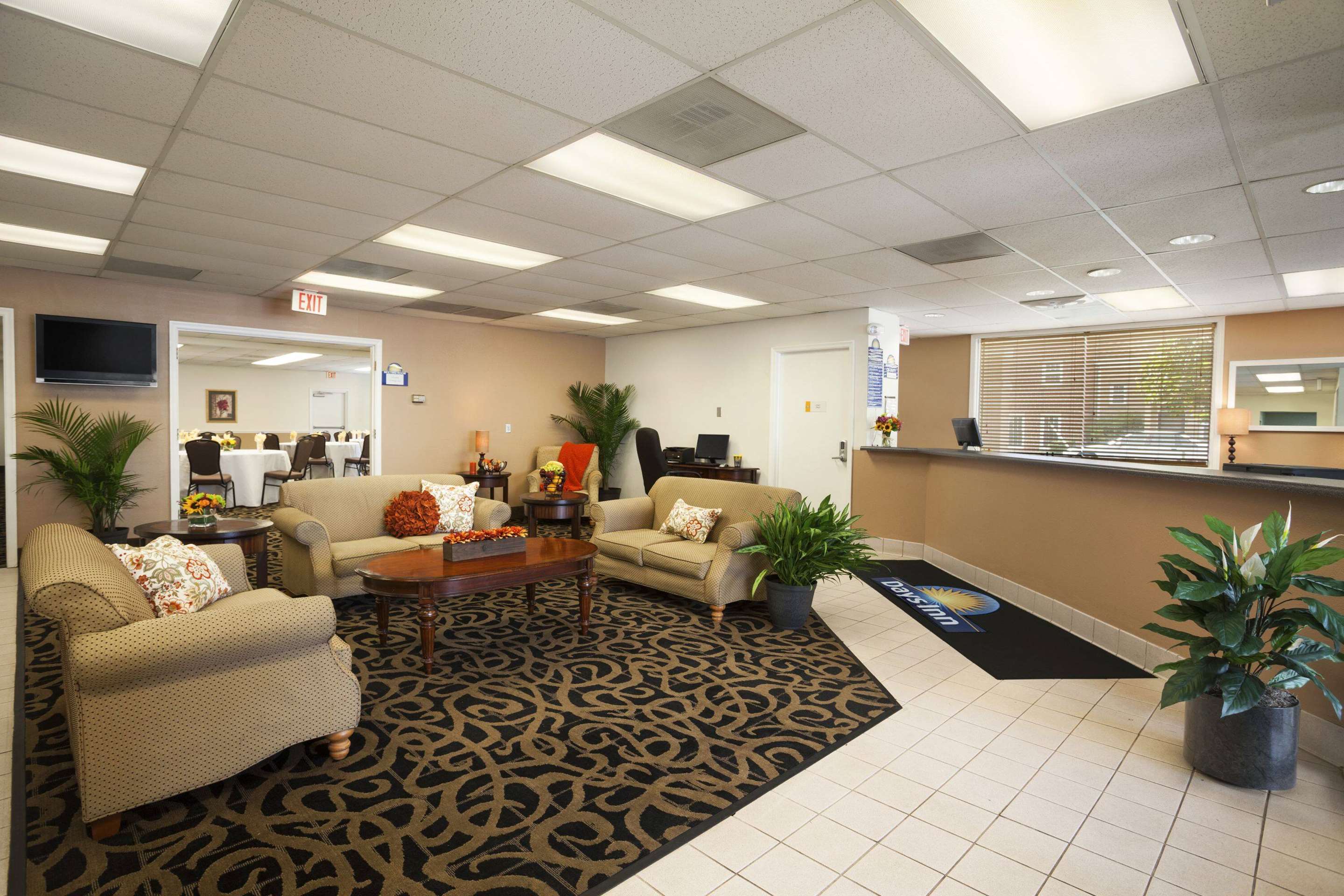 Lobby | Days Inn by Wyndham Alexandria