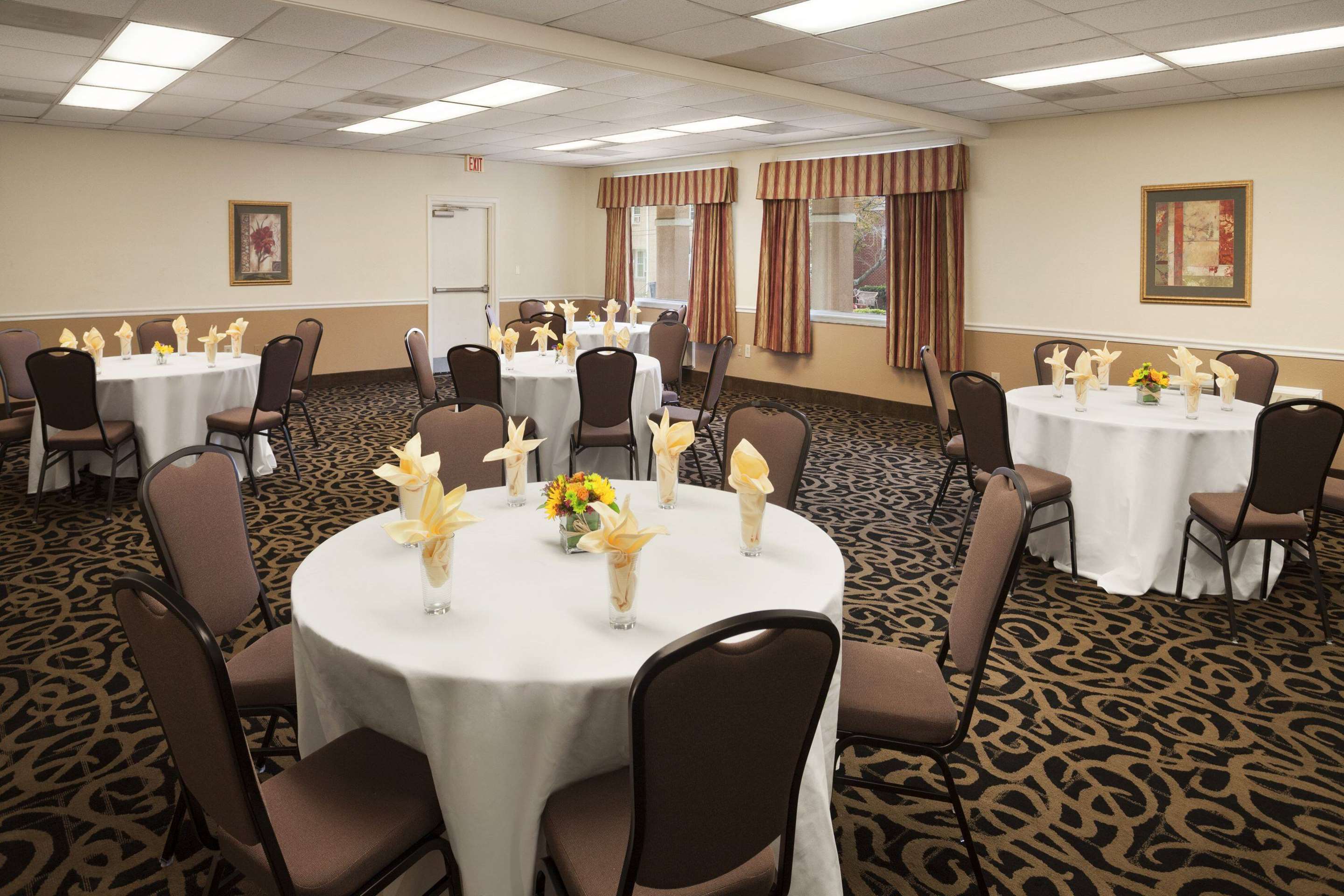 Meeting Room | Days Inn by Wyndham Alexandria