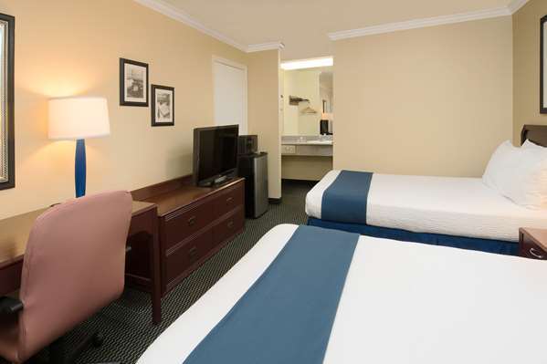  - Days Inn Pinole - I-80, Exit 21