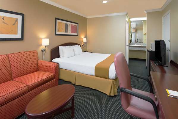  - Days Inn Pinole - I-80, Exit 21