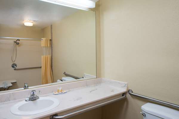  - Days Inn Pinole - I-80, Exit 21