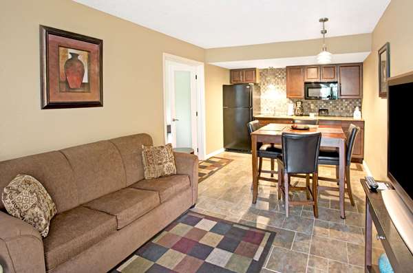 Suite - Days Inn Cocoa - I-95, Exit 202