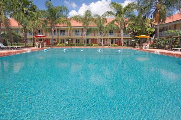 Pool - Days Inn Cocoa - I-95, Exit 202