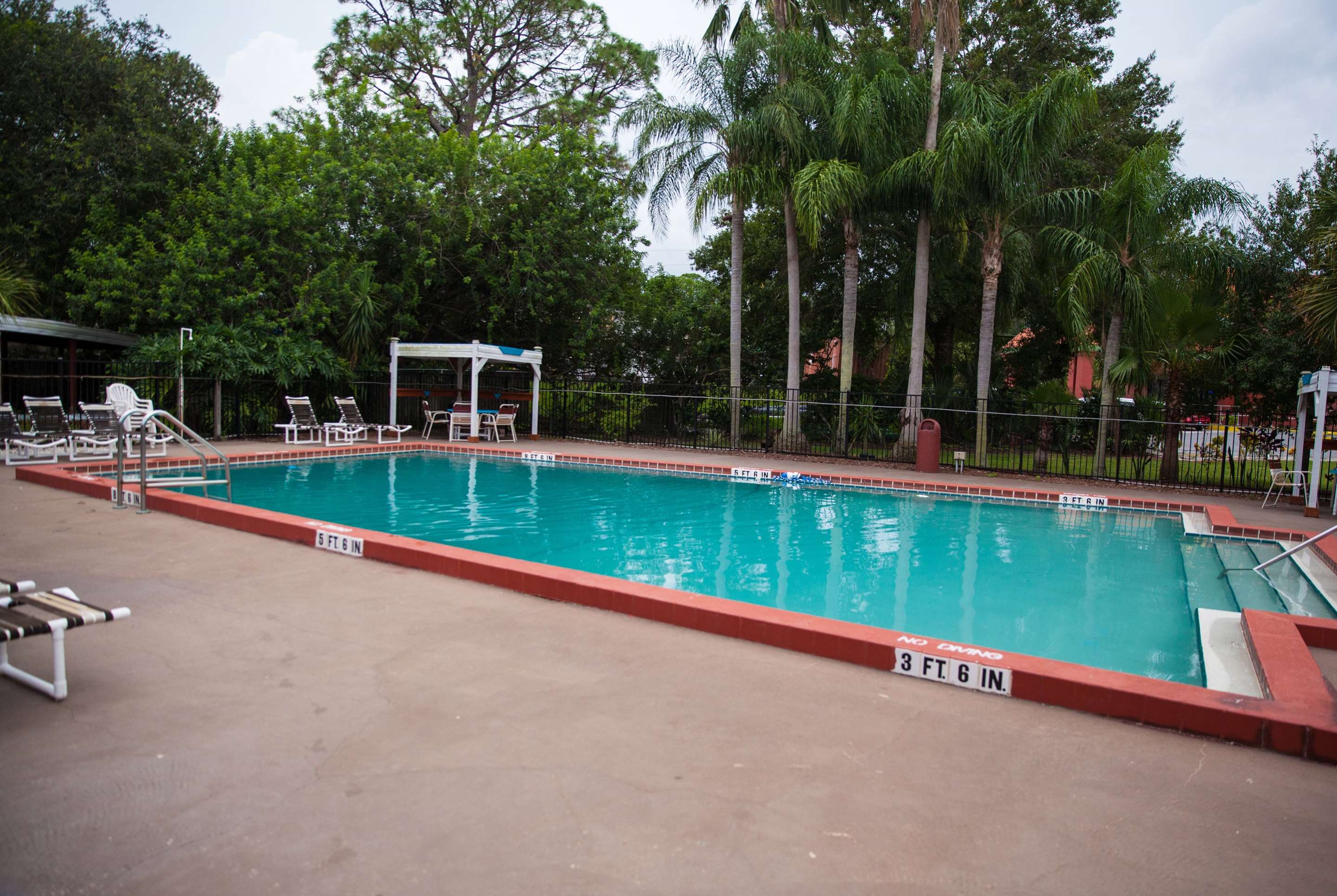 Pool | Days Inn by Wyndham Cocoa Cruiseport West At I-95/524