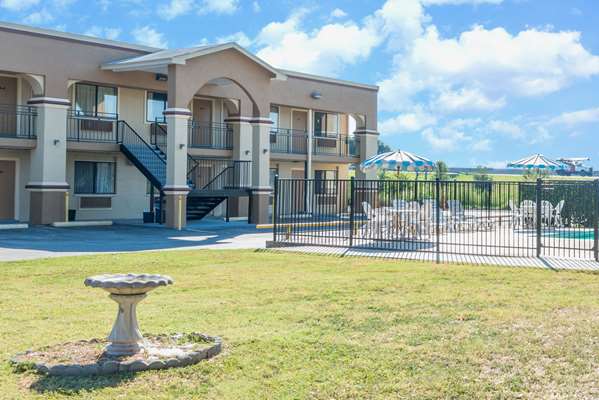 Exterior view - Days Inn San Marcos - I-35, Exit 205