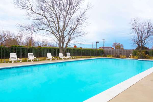 Pool - Days Inn Lafayette - I-10, Exit 101