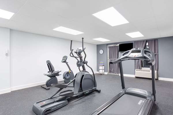 Fitness/ Exercise Room - Days Inn Cambridge - I-70, Exit 178