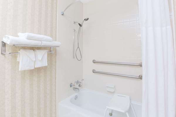  - Days Inn Cambridge - I-70, Exit 178