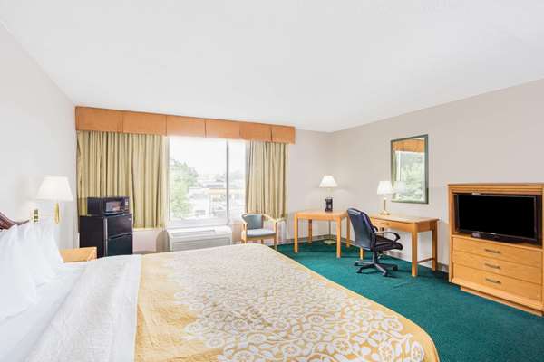  - Days Inn Cambridge - I-70, Exit 178