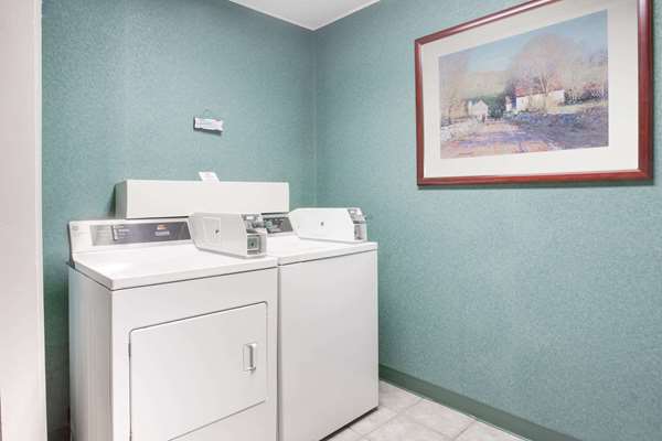 Amenities - Days Inn Cambridge - I-70, Exit 178
