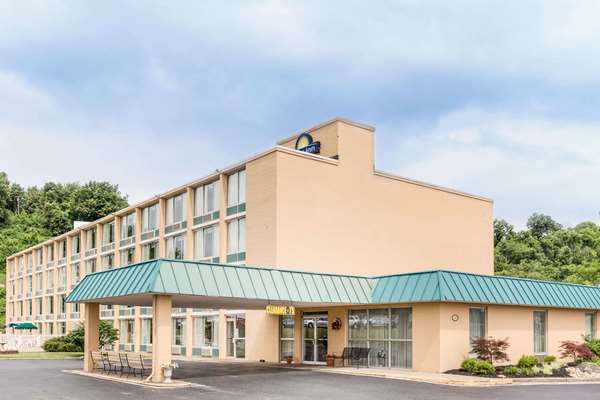 Exterior view - Days Inn Cambridge - I-70, Exit 178