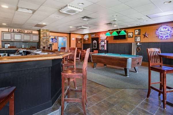 Bar - Days Inn Cambridge - I-70, Exit 178