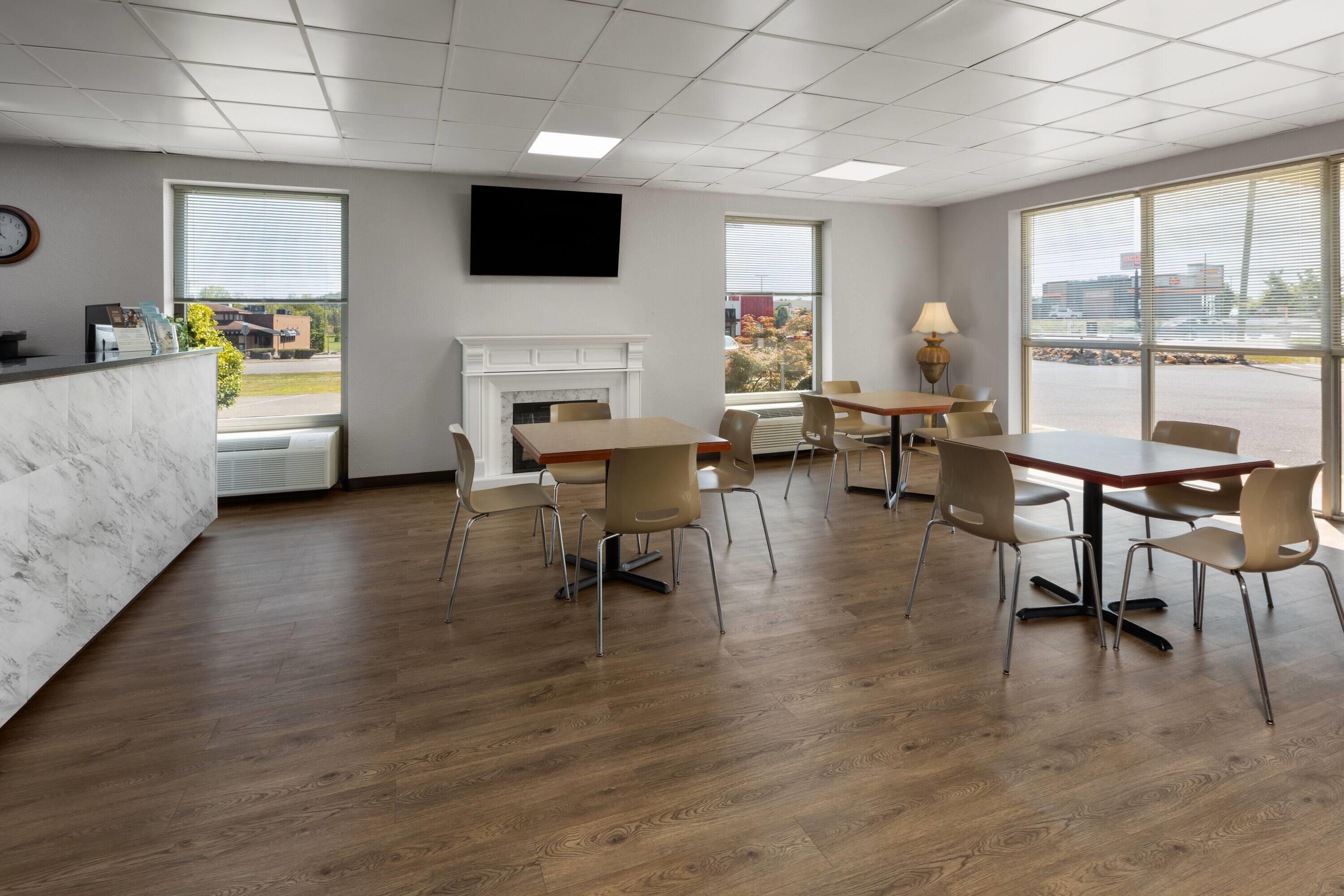 Lobby | Days Inn by Wyndham Cambridge