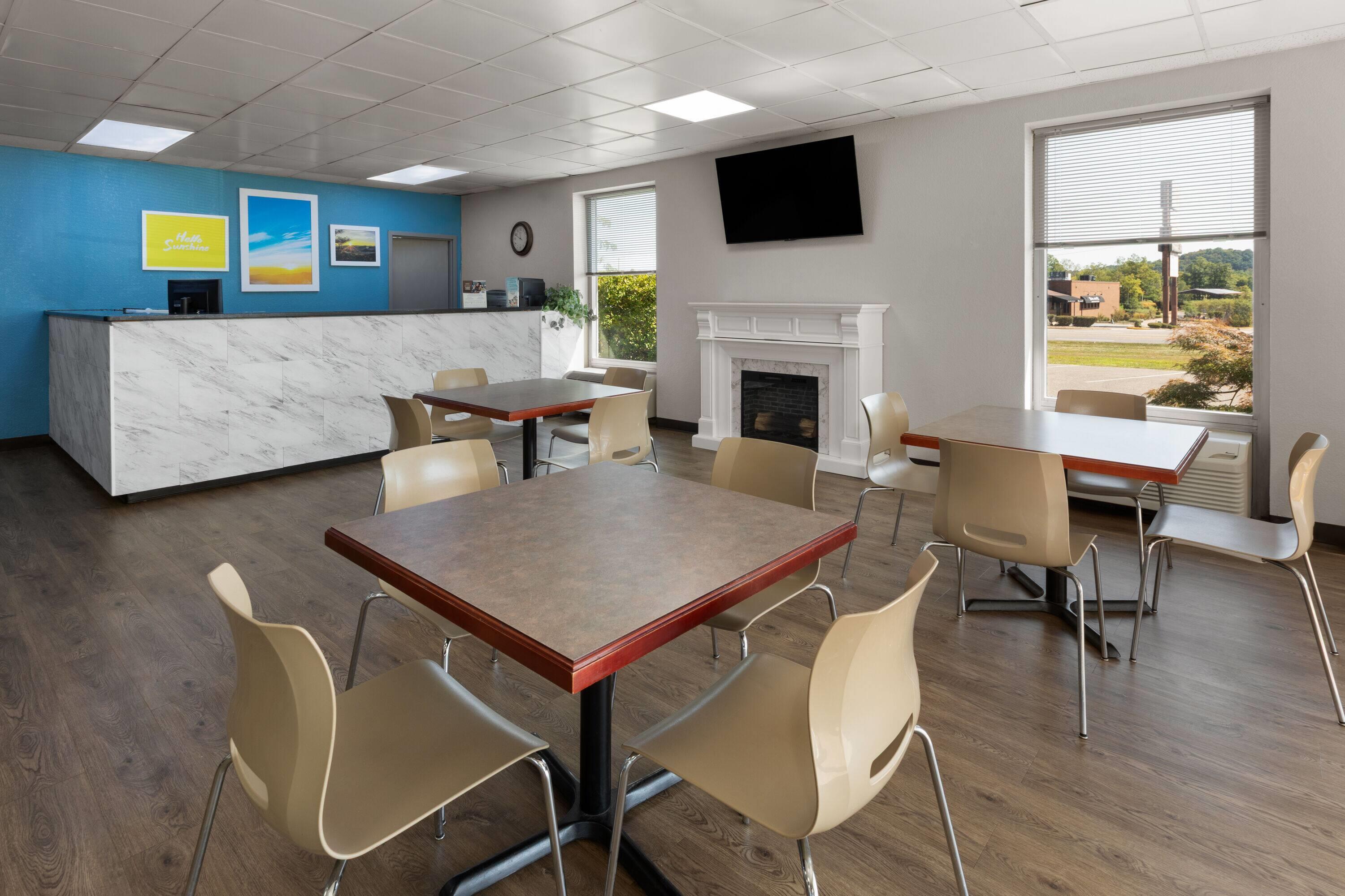 Lobby | Days Inn by Wyndham Cambridge