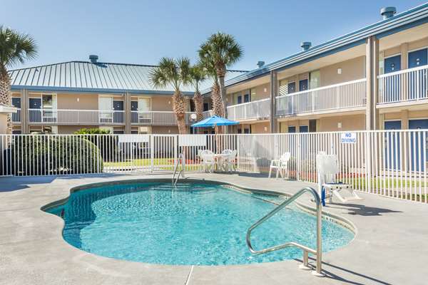 Pool - Days Inn Adel - I-75, Exit 39