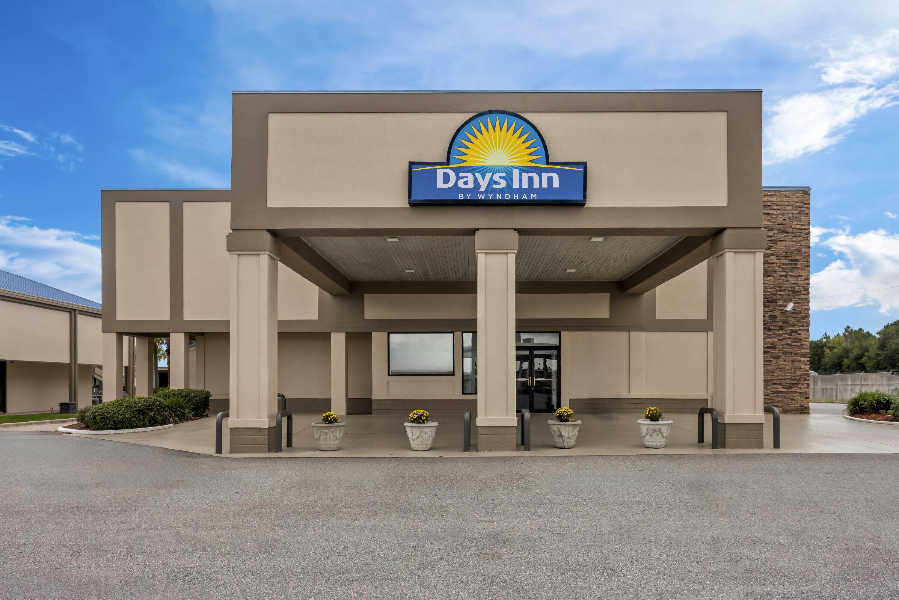 Exterior | Days Inn by Wyndham Adel I-75