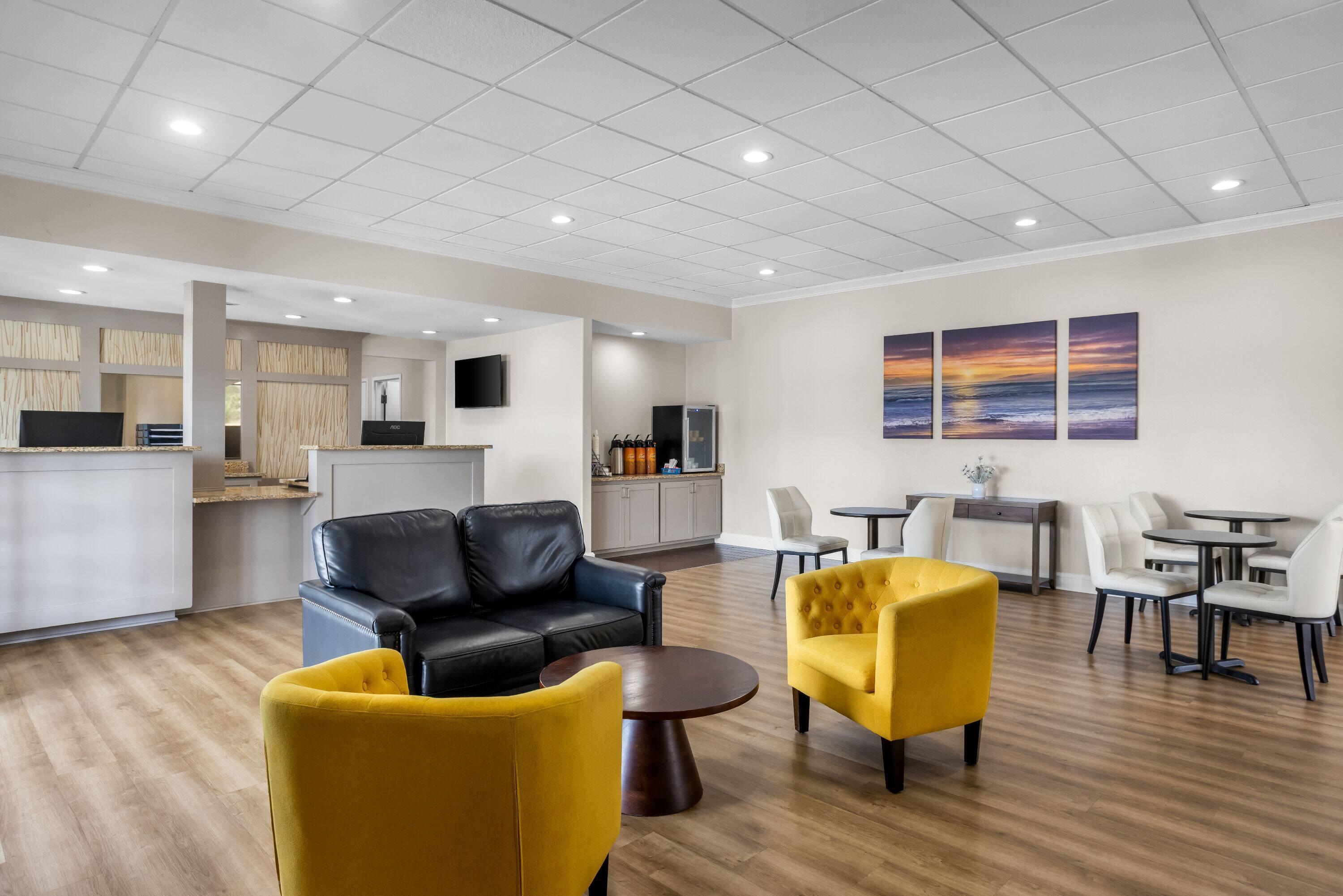 Lobby | Days Inn by Wyndham Adel I-75