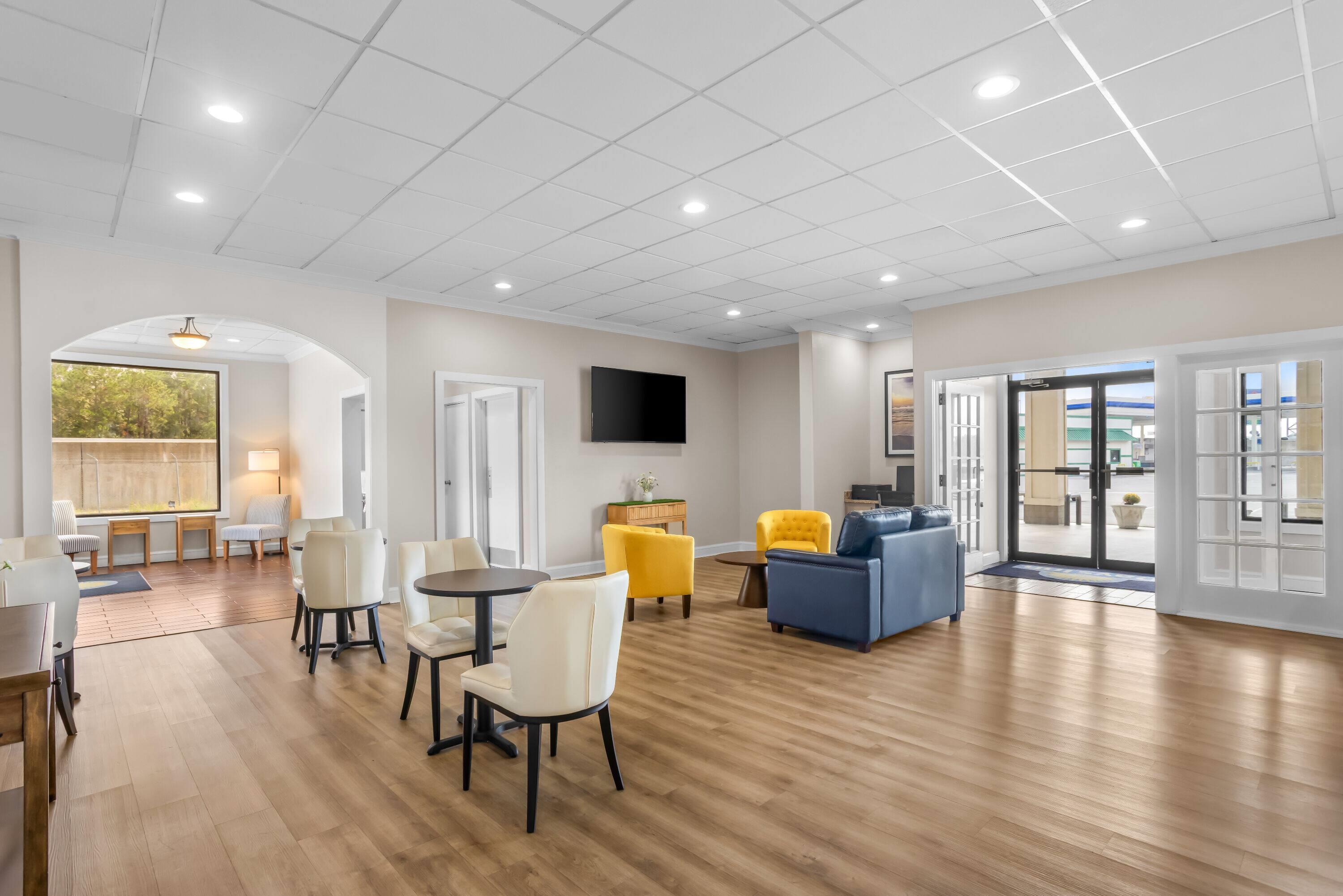 Lobby | Days Inn by Wyndham Adel I-75