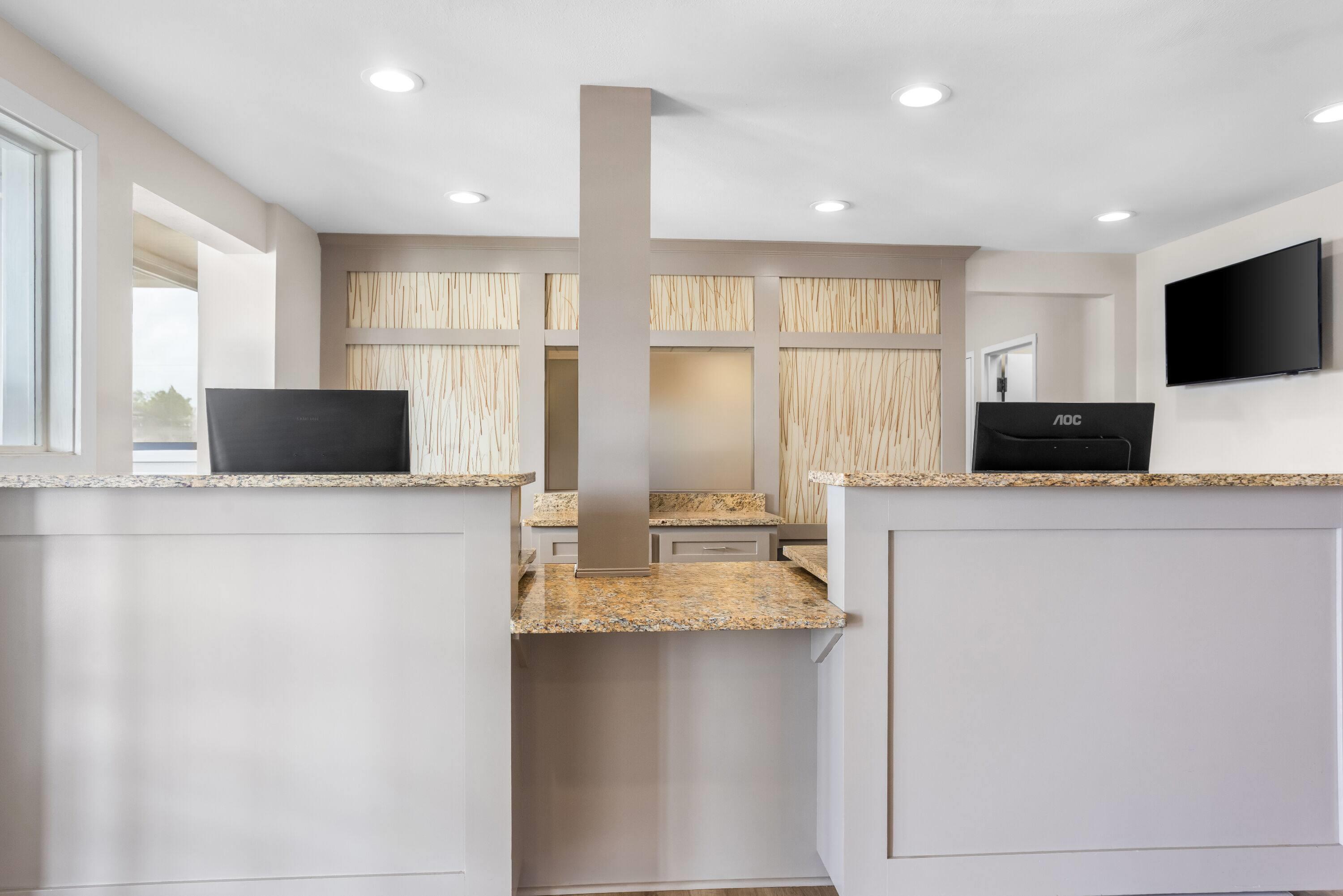Reception | Days Inn by Wyndham Adel I-75