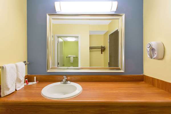  - Days Inn Airport Morrisville - I-40, Exit 284