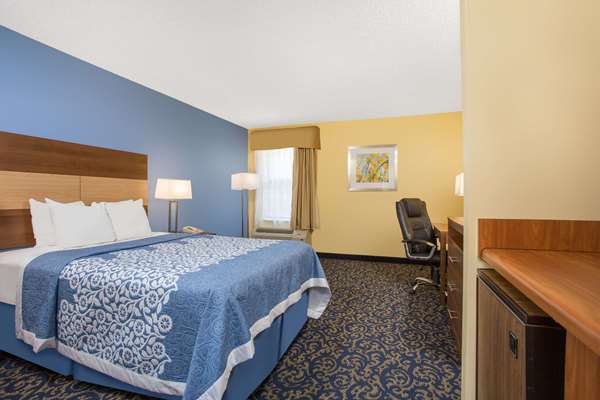 Suite - Days Inn Airport Morrisville - I-40, Exit 284