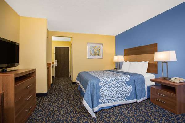 Suite - Days Inn Airport Morrisville - I-40, Exit 284